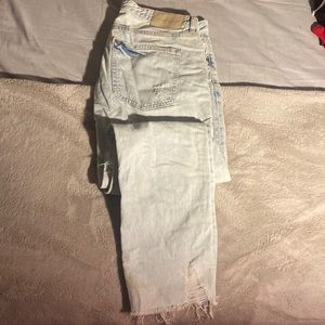 Light washed denim boyfriend jeans